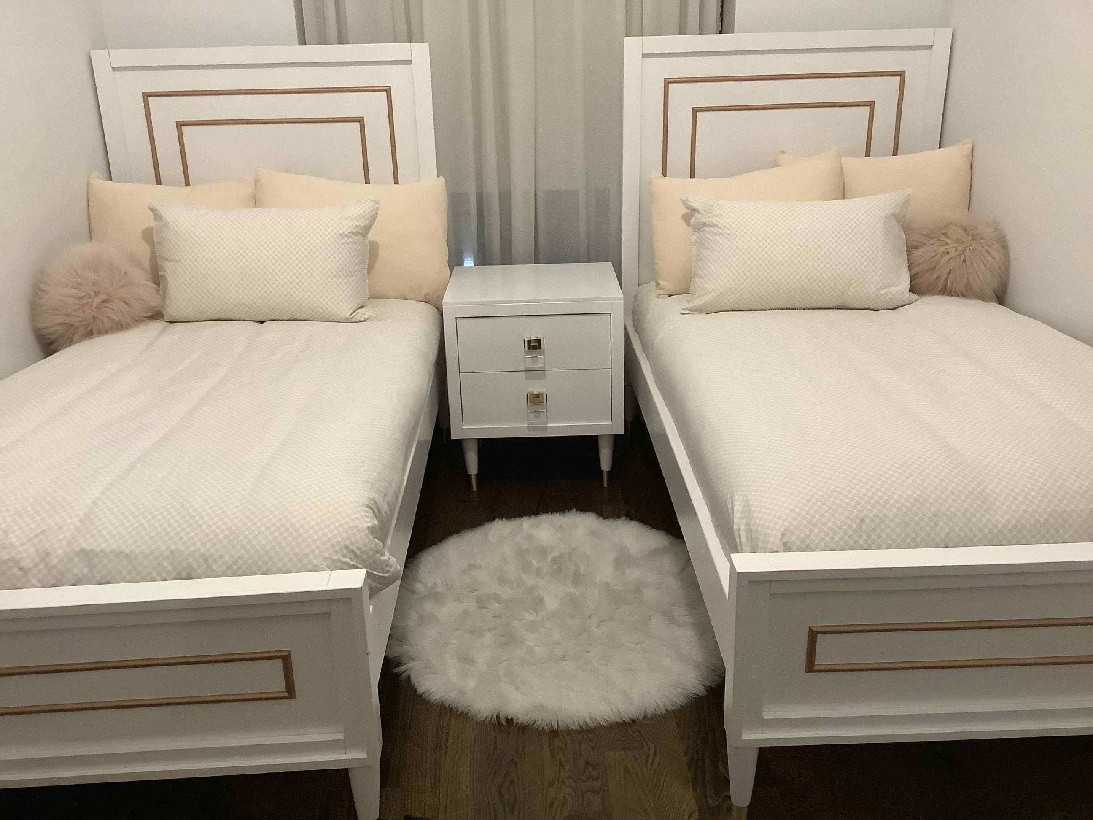 Newport cottages twin bed with night table